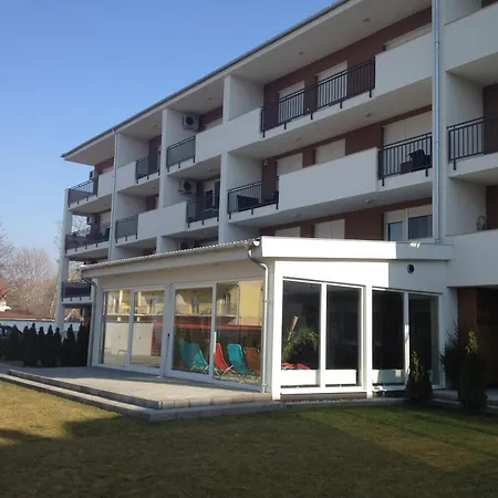 公寓 Smeraldo Wellness Apartman 希欧福克